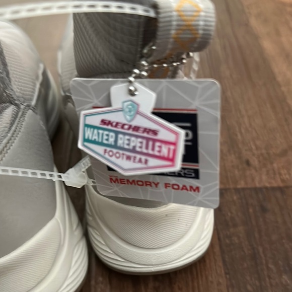 Women's Gray Quilted Winter Boots - Picture 5 of 6